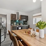 June Stilvolle Neue In - Zentral, Kostenfrei Parken, 2 Schlafzimmer Apartment