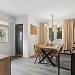 June Stilvolle Neue In - Zentral, Kostenfrei Parken, 2 Schlafzimmer Detmold