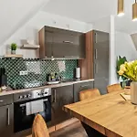 June Stilvolle Neue In - Zentral, Kostenfrei Parken, 2 Schlafzimmer Detmold