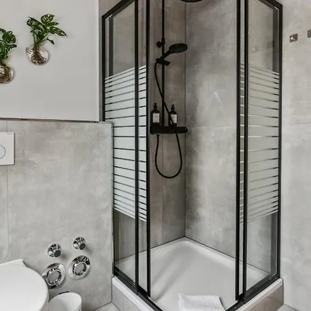 June I Design Highlight Mit Cafe Bar Apartment *