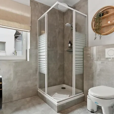 Apartment June I Design Highlight Mit Cafe Bar *