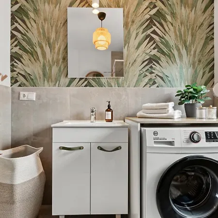 June Stilvolle Neue In - Zentral, Kostenfrei Parken, 2 Schlafzimmer