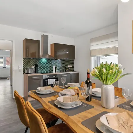 June Stilvolle Neue In - Zentral, Kostenfrei Parken, 2 Schlafzimmer דירה