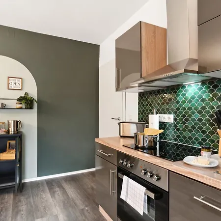 Apartment June I Design Highlight Mit Cafe Bar *