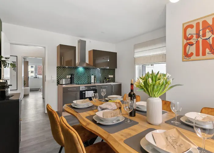 June Stilvolle Neue In - Zentral, Kostenfrei Parken, 2 Schlafzimmer Apartamento